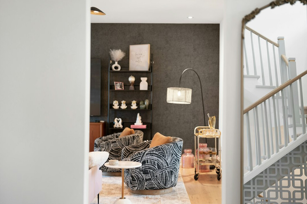 Retro 1980s living room with bold patterned wallpaper and vintage furniture