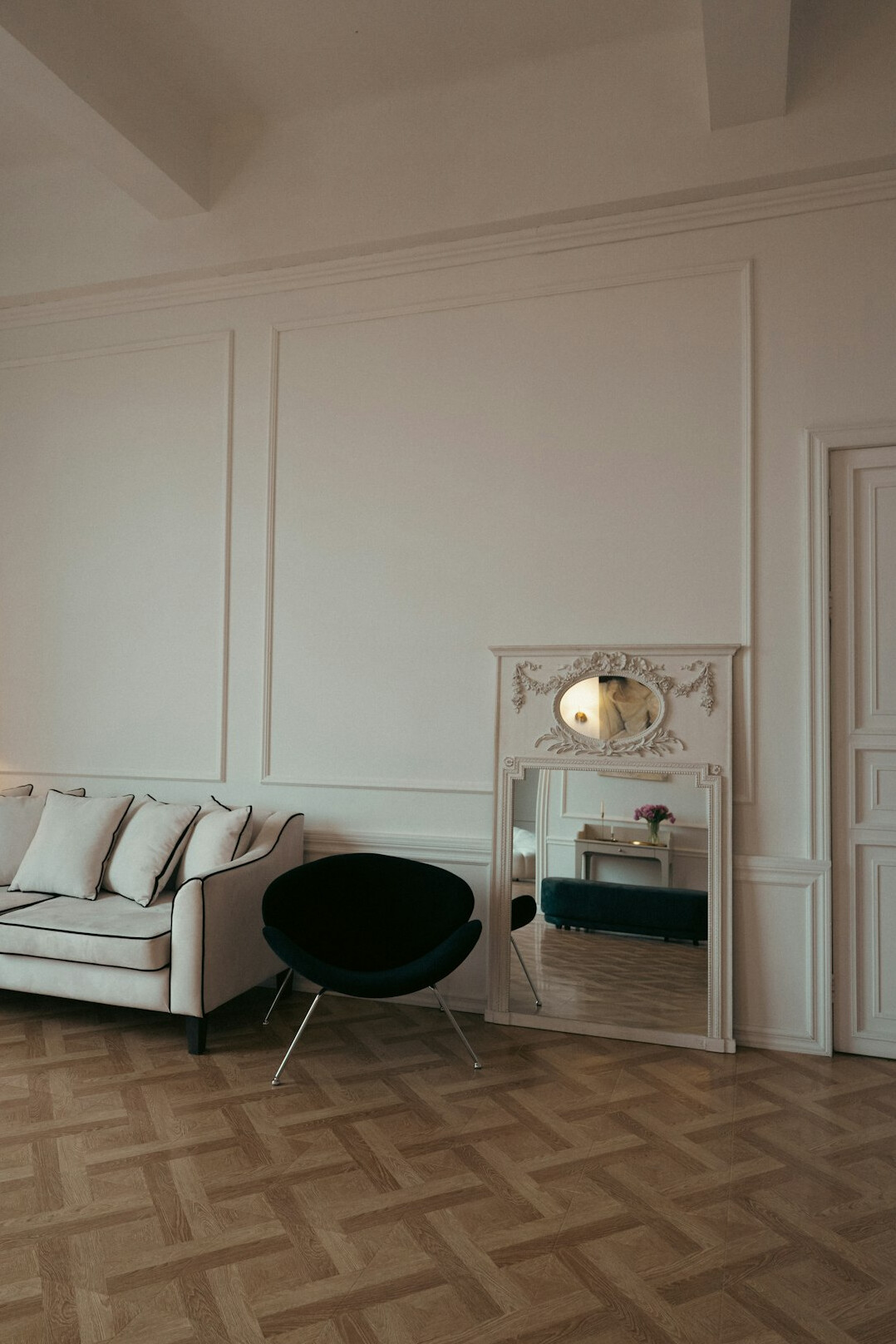 intimate celebrity home living room