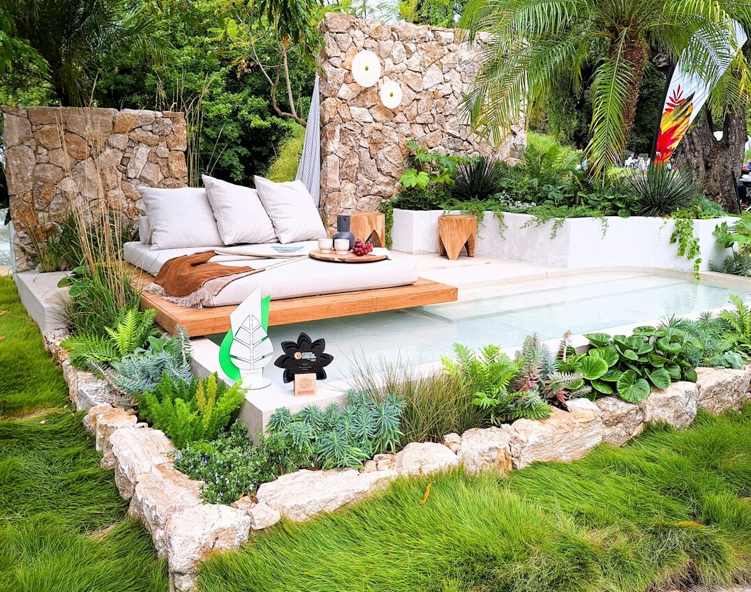 celebrity villa garden