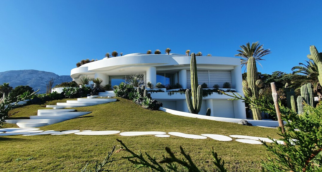 modern celebrity villa architecture