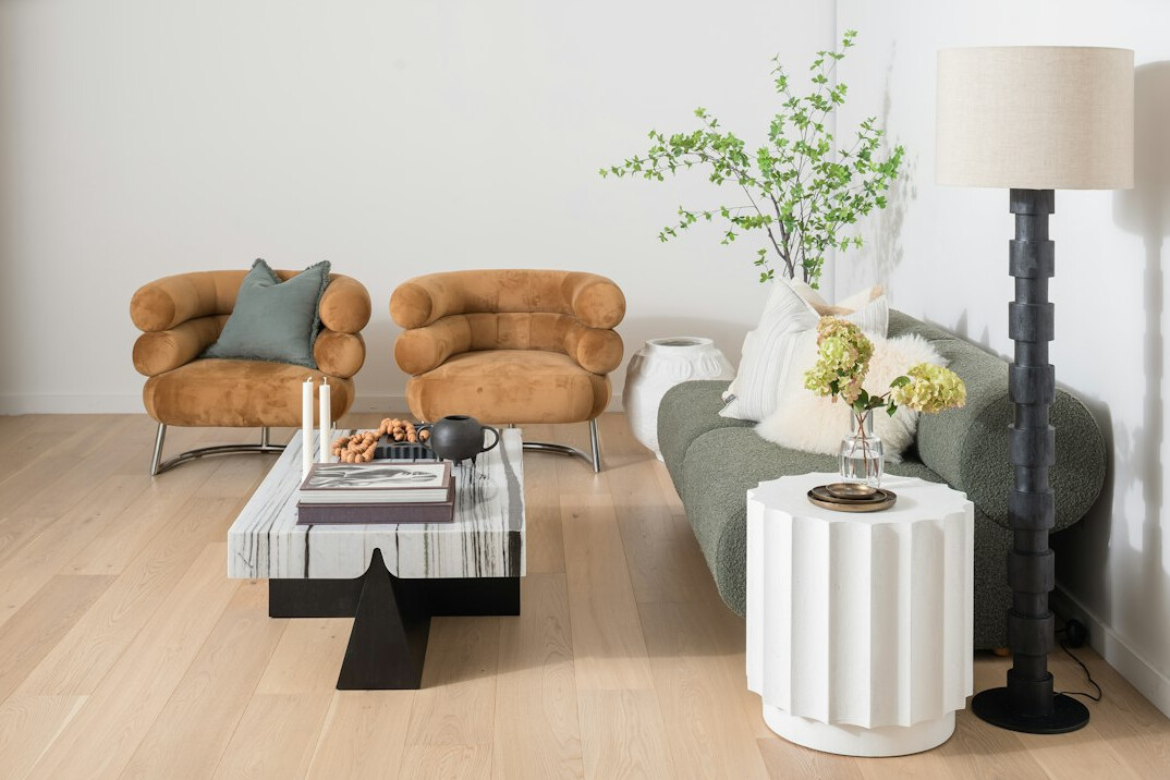 Elegant vintage-modern living room with velvet armchairs and brass lighting